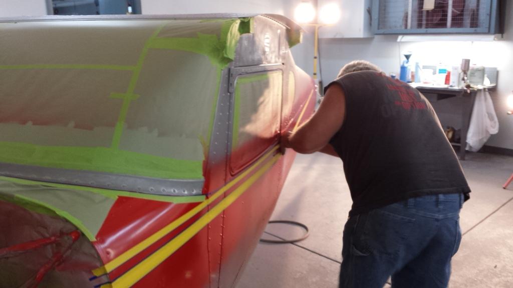 Pro-painter Greg working the striping mask