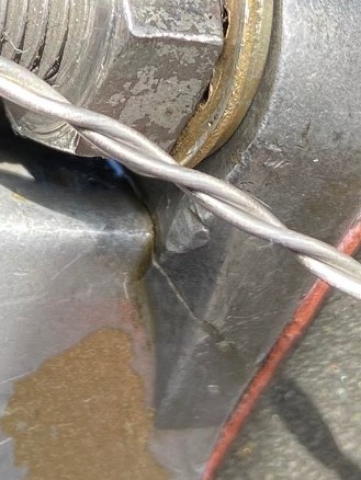 IMG_2596 JOES OIL SCREEN HOUSING CRACK.jpg