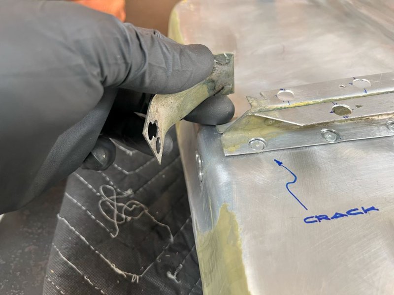 N76415 tank spot weld crack 2, 1024.jpg