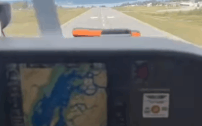 Near-Collision On Final Caught On Video 
